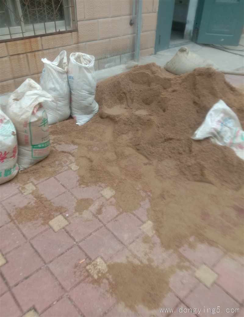 砸墙上料拆厨房卫生间墙地砖