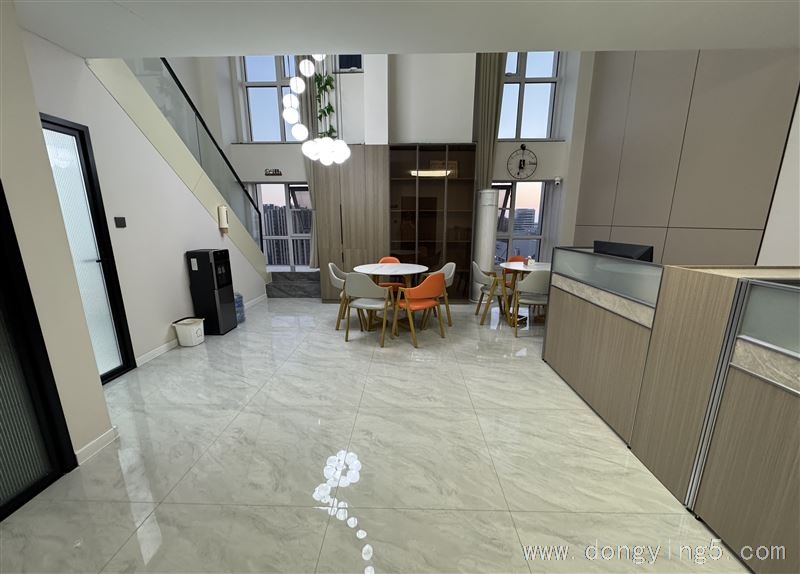 朝九晚五，招带单员