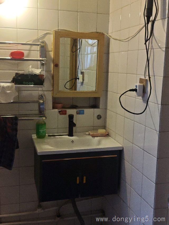 1楼带大院5间房，西四路北二路润丰公寓院内。